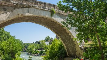 Tiber banks in Rome: Things to do on the banks of the Tiber river