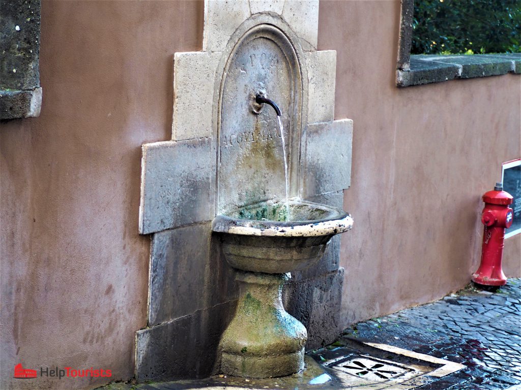 Rom gratis Trinkwasser Brunnen